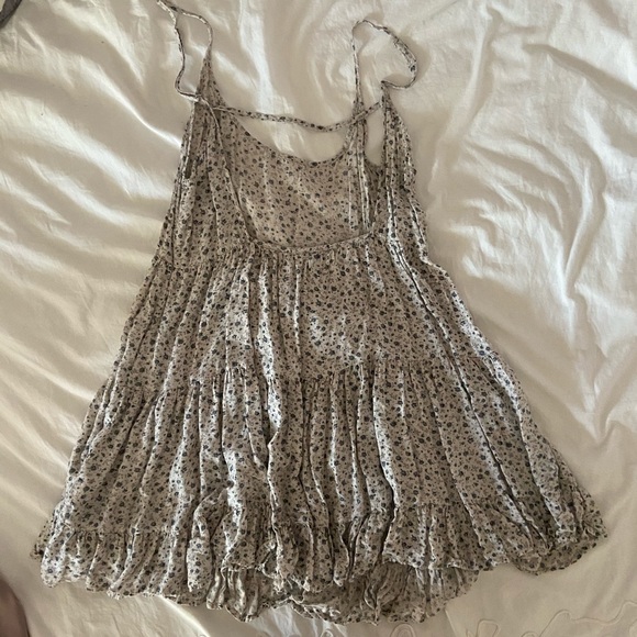 brandy melville flowy blue floral dress - Picture 3 of 4